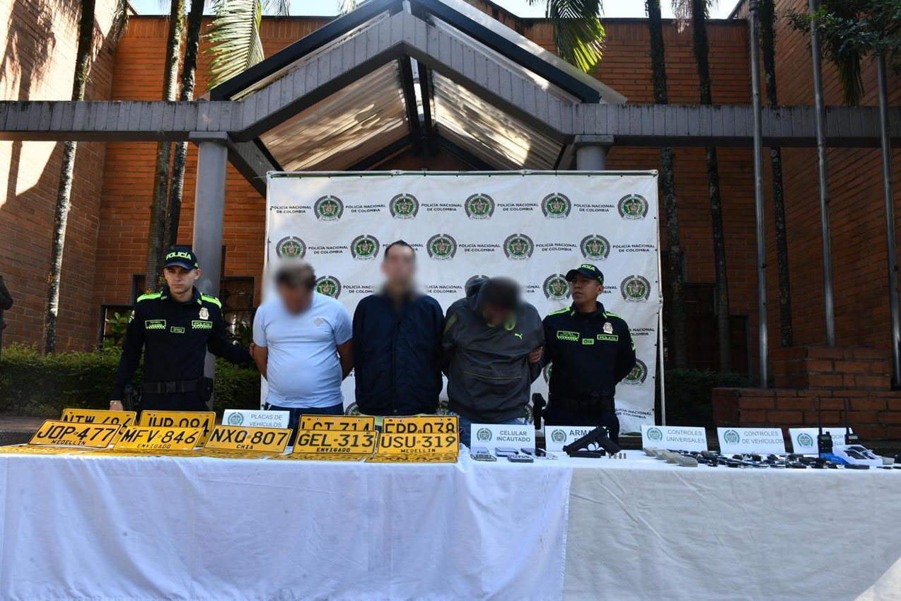 Imagen captura presuntos delincuentes de autos de lujo (3)