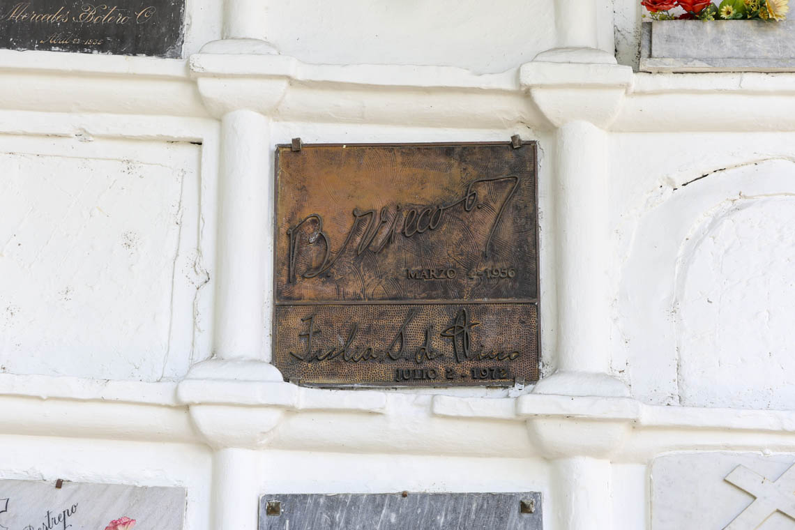 Imagen de placa bóveda del Museo Cementerio San Pedro