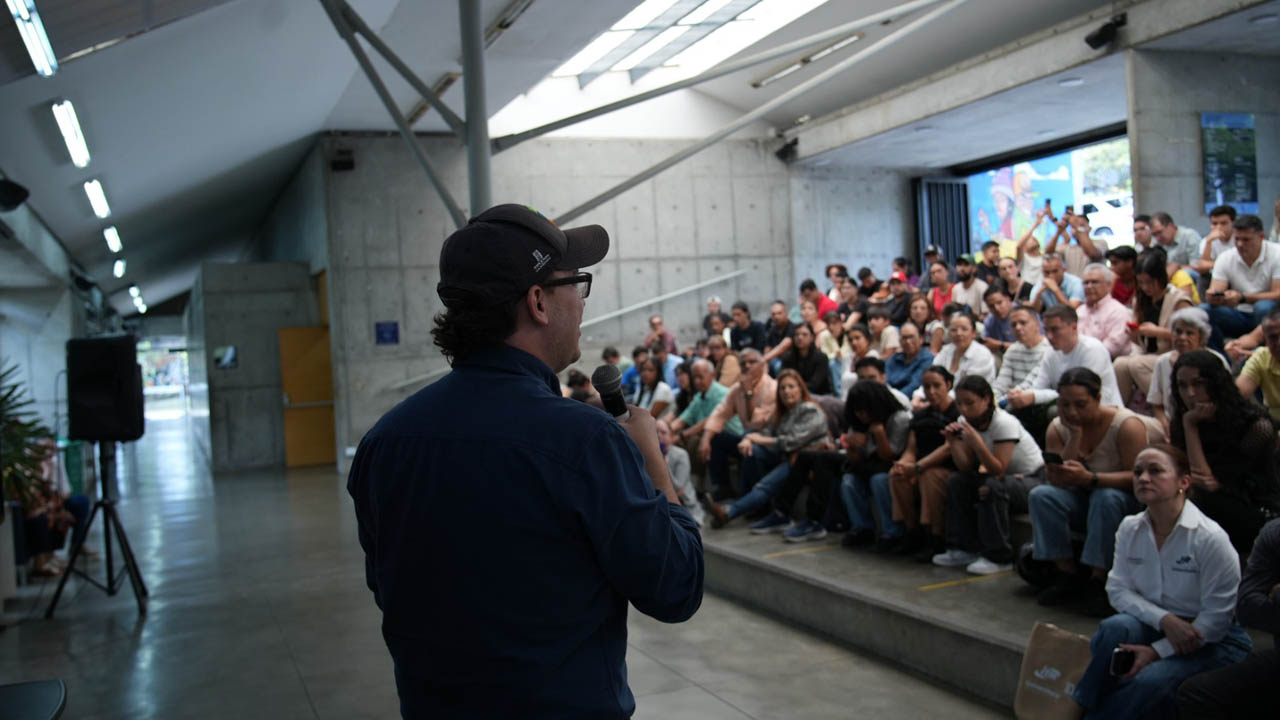 Imagen de secretario de Cultura en evento