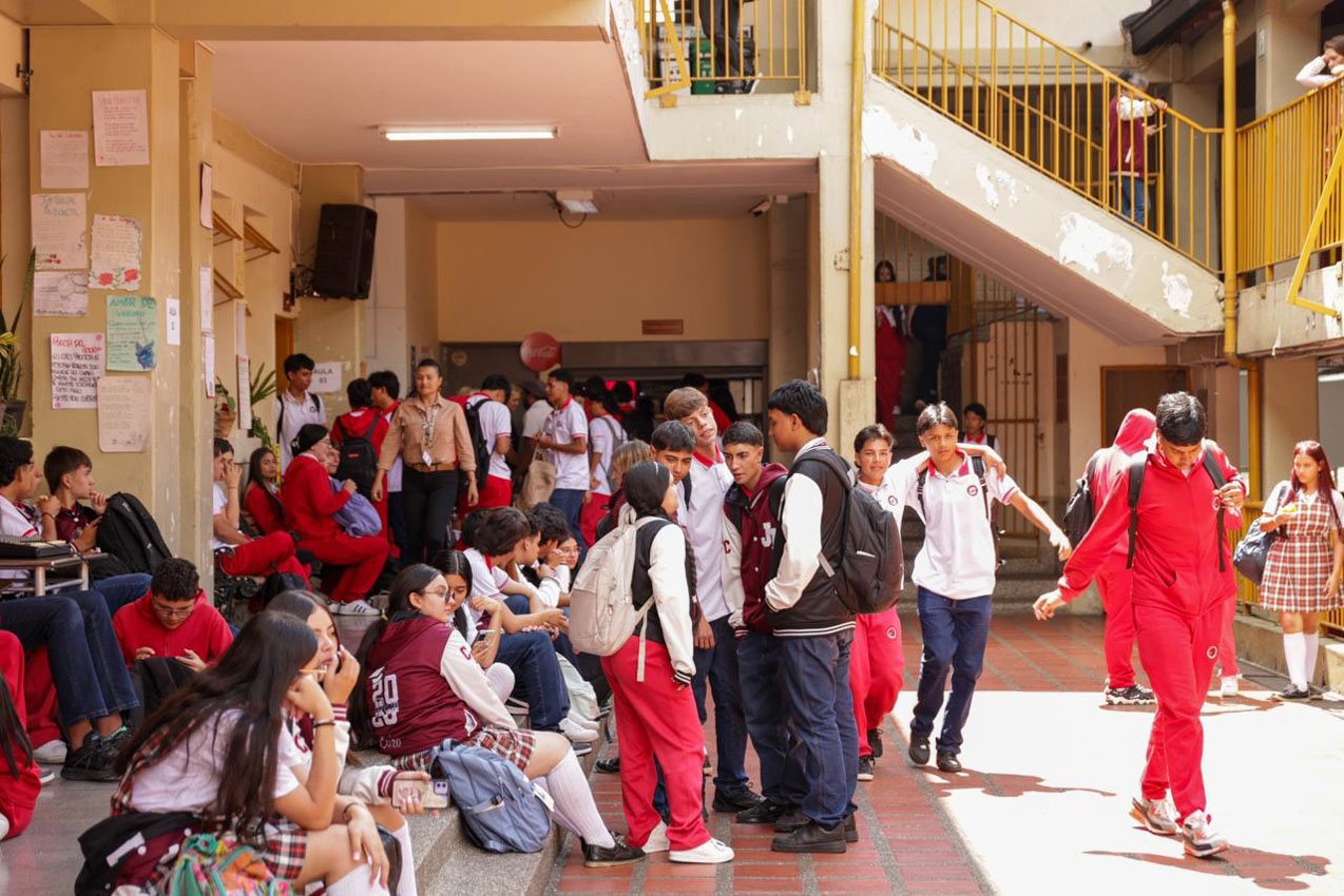 Imagen estudiantes de San Cristóbal 1