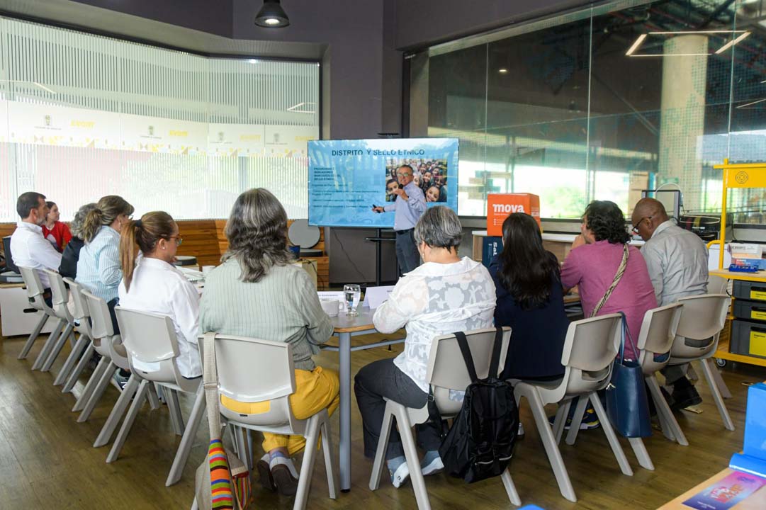 Imagen formación docente mediante experiencias innovadoras de educación (1)