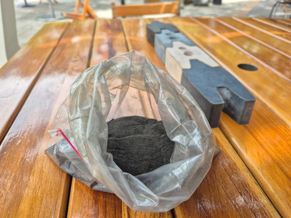 Caucho natural y ceniza de bagazo de caña de azúcar Imagen ladrillos sismorresistentes y amigables con el medio ambiente CENIZA