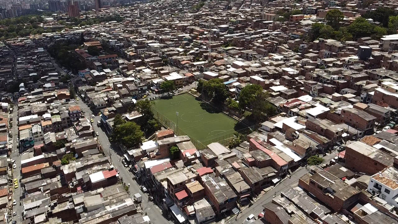 Imagen panorámica de cancha sintética recuperada