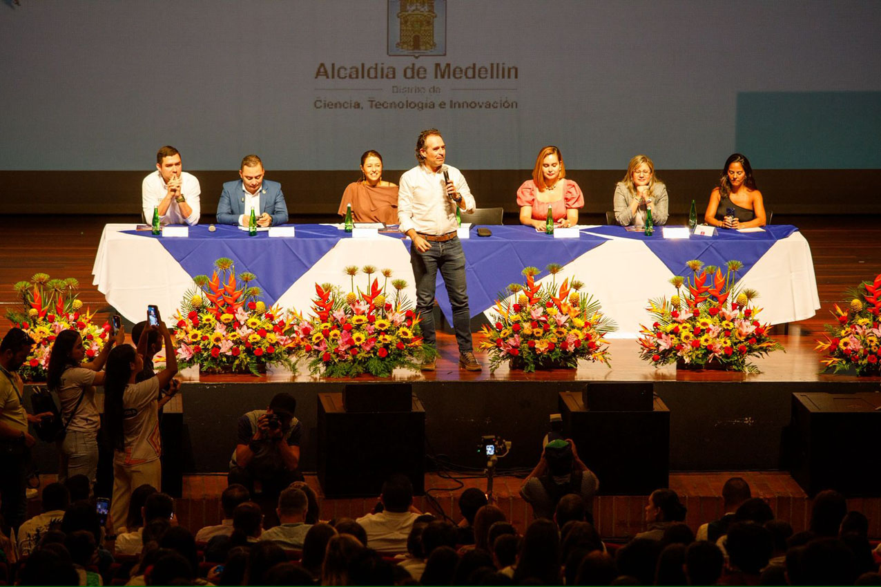 Imagen posesión de representantes estudiantiles (4)