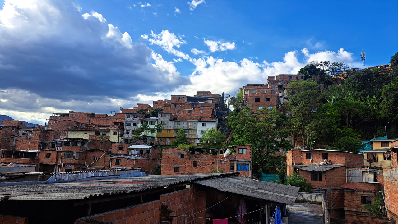 Imagen quebrada y montaña comuna 8 y San Cristóbal (11)