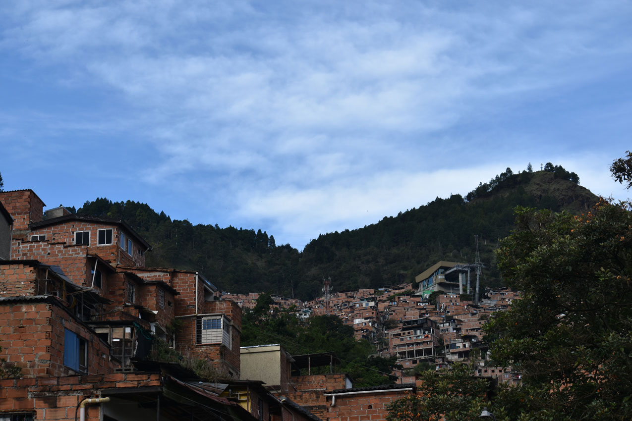 Quebrada y montaña Imagen quebrada y montaña comuna 8 y San Cristóbal (5)