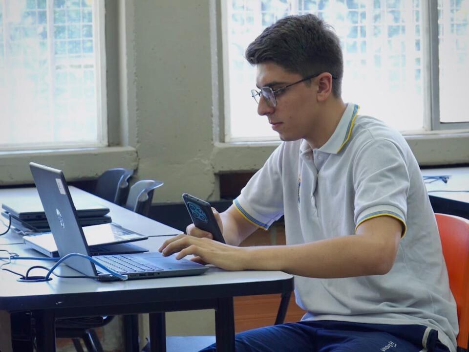 imagen Juan José con pc