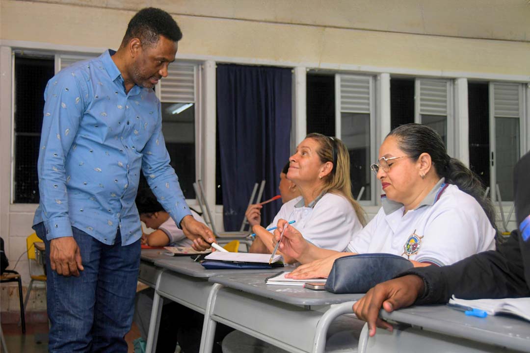 Imagen Adriana, una estudiante de 60 años en Medellín, que volvió al colegio foto 8.jpg