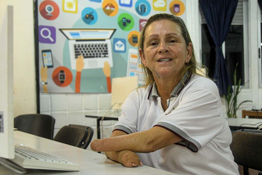 Imagen Adriana, una estudiante de 60 años en Medellín, que volvió al colegio foto 8.jpg