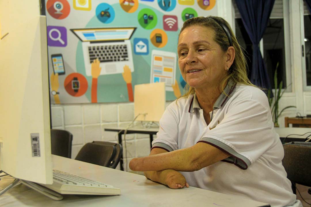 Imagen Adriana, una estudiante de 60 años en Medellín, que volvió al colegio foto 8.jpg