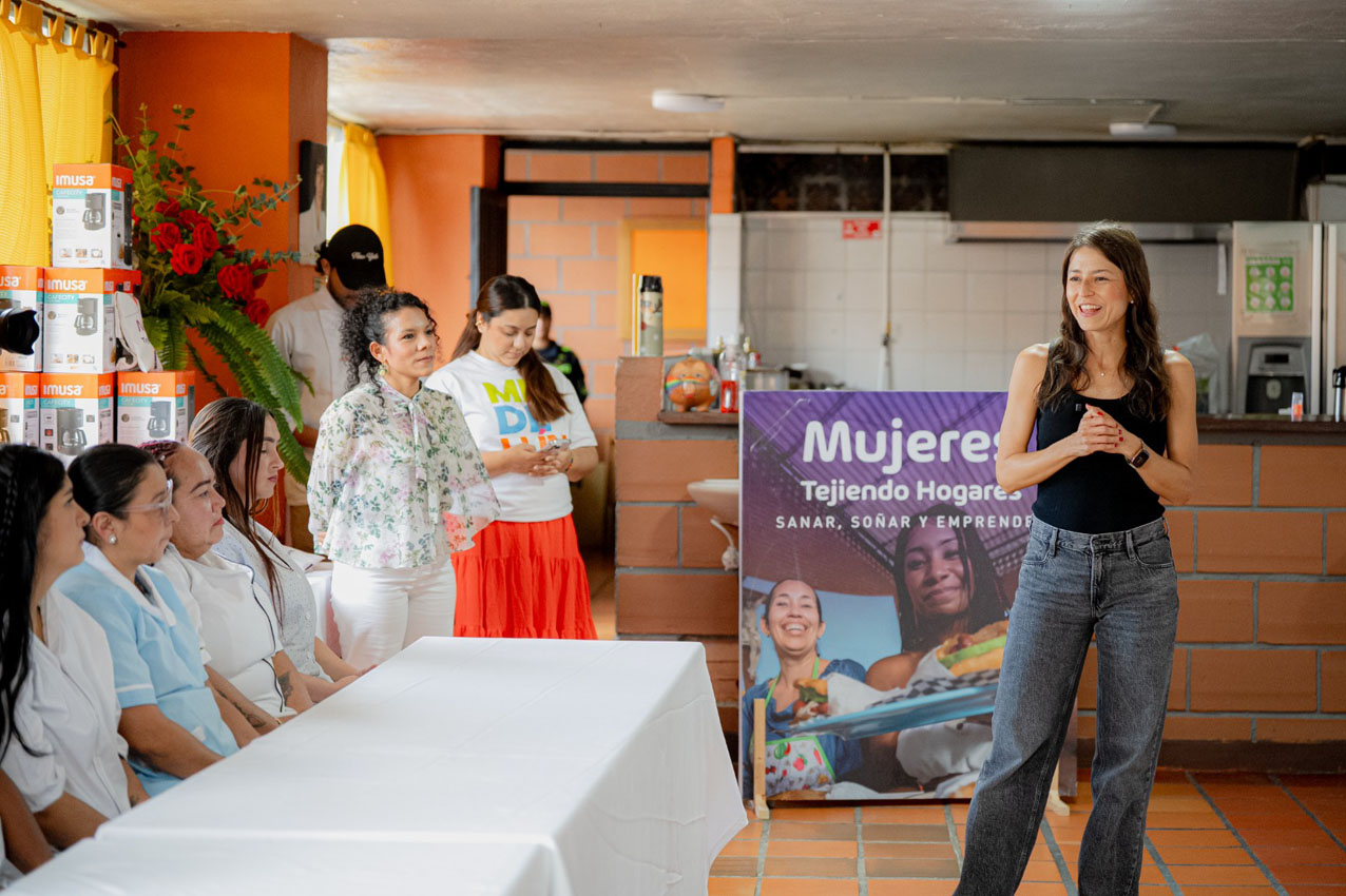 Mujeres cabeza de hogar adquieren habilidades para sus proyectos de vida Imagen Mujeres cabeza de hogar adquieren habilidades para sus proyectos de vida (2)