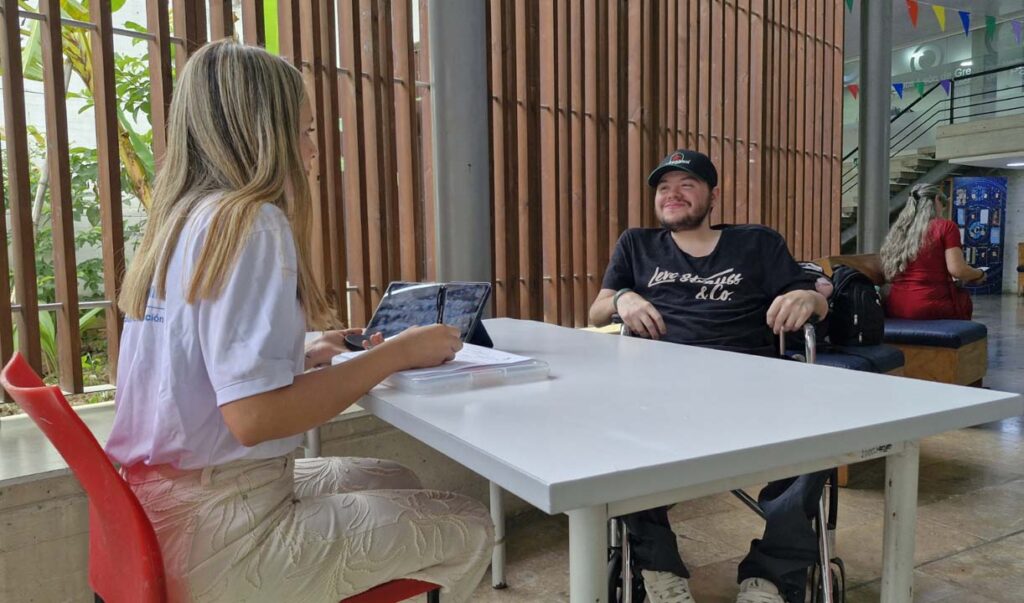 Personas con discapacidad y cuidadores de Medellín reciben acompañamiento Imagen Personas con discapacidad y cuidadores de Medellín reciben acompañamiento (2)