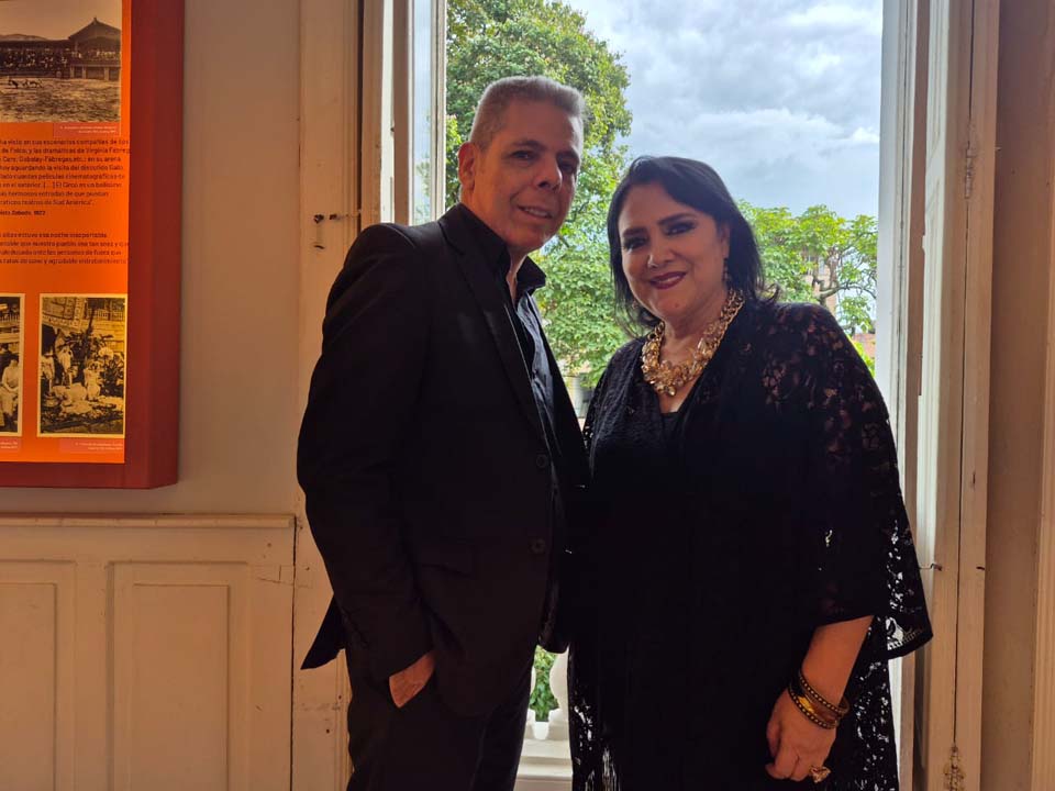 El argentino Walter Larroquét y la colombiana Carmen Úsuga Imagen amor que nació en el Festival Internacional de Tango de Medellín PUERTA