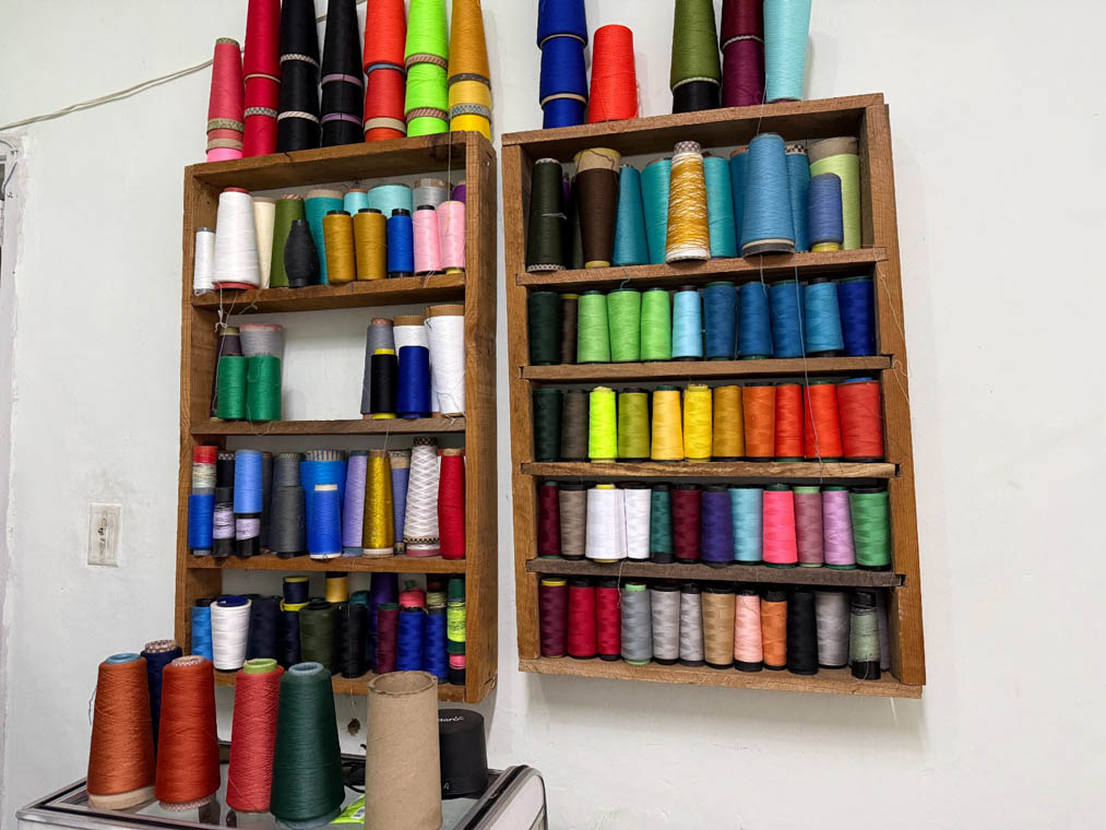 Imagen de hilos de costura
