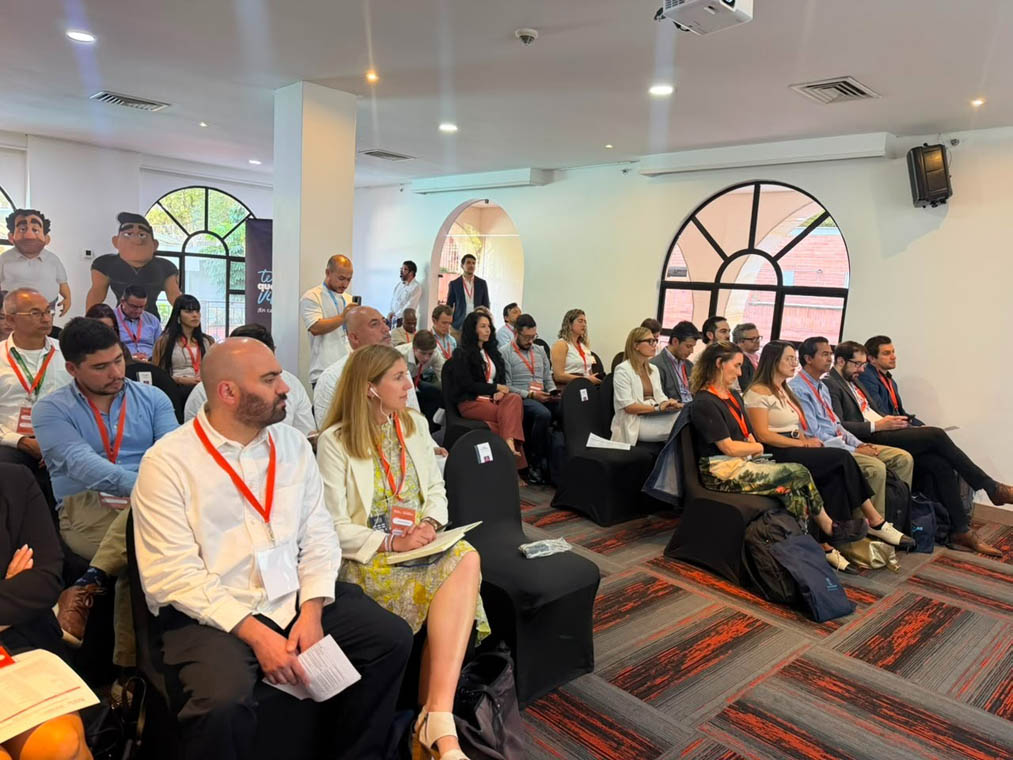 Imagen de personas reunidas en evento