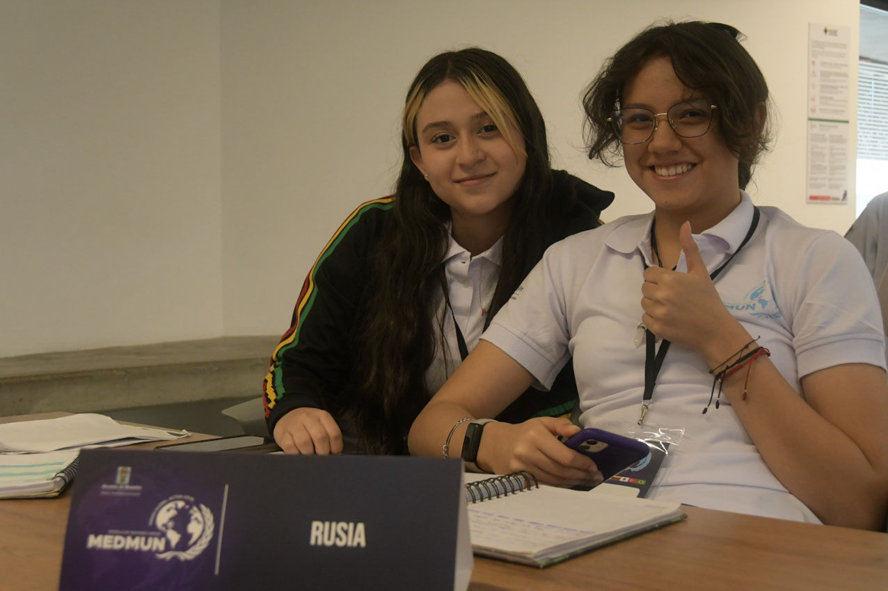 Estudiantes fortalecieron liderazgo y capacidad de diálogo a través del Modelo de Simulación de las Naciones Unidas Imagen estudiantes fortalecieron liderazgo y capacidad de diálogo a través del Modelo de Simulación de las Naciones Unidas (4)