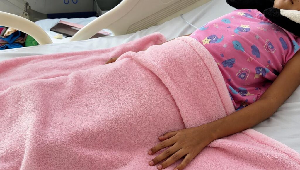 Luz Yerly en la cama Imagen la cirugía que le devolvió la sonrisa a Luz Yerly Luz Yerly cama