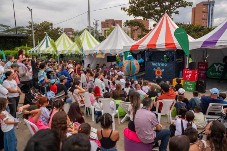 Imagen receso escolar Medellín (1)