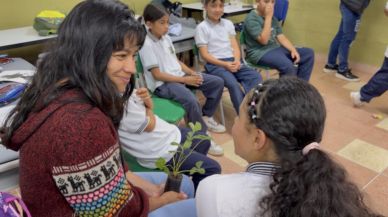 13. Mamá y niños aula 2