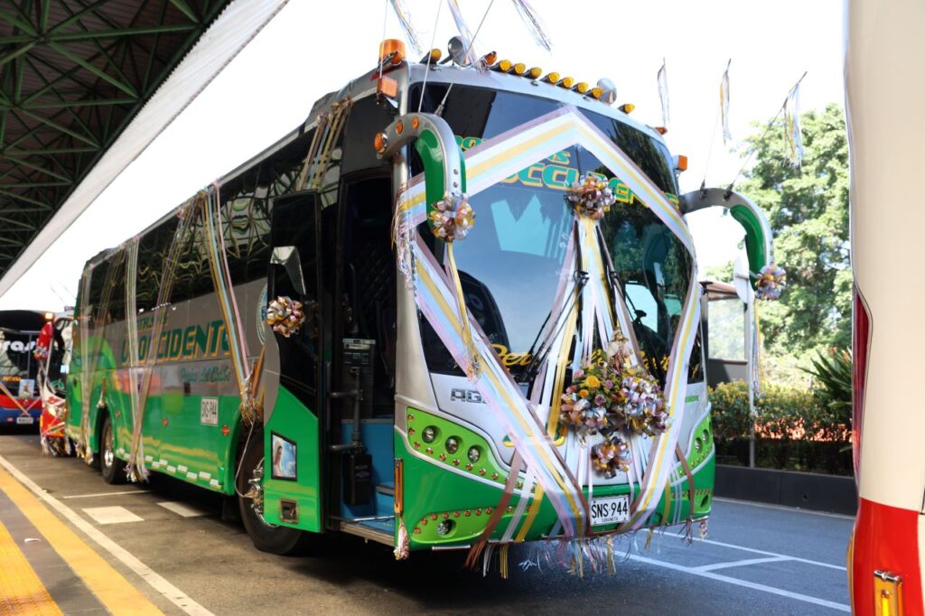 Bus decorado por la Virgen del Carmen Bus decorado