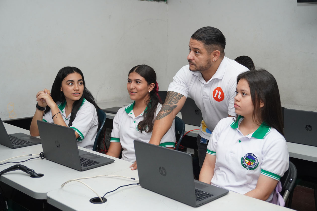 Carol y Medellín: una historia de ciencia que comenzó entre cultivos y sueños