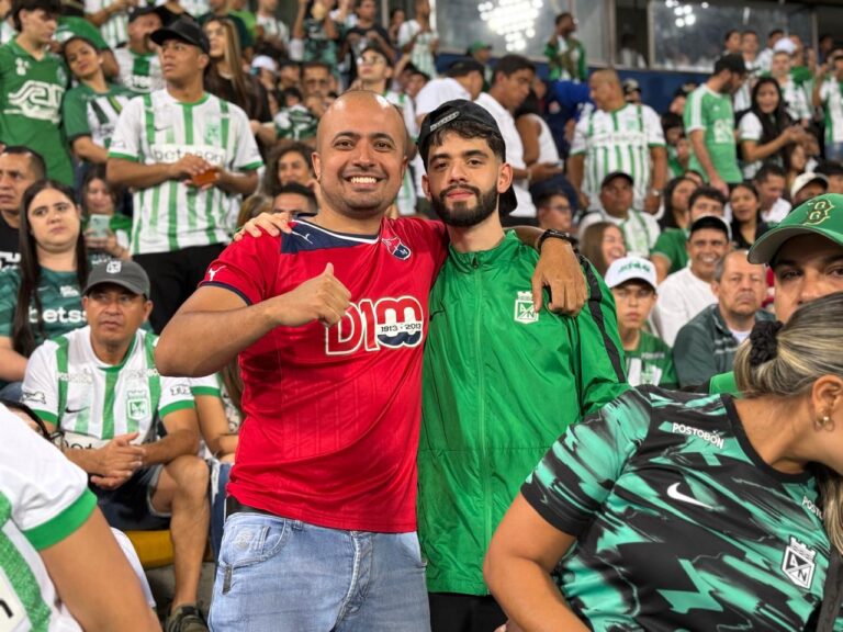 Hinchas de Nacional y Medellín