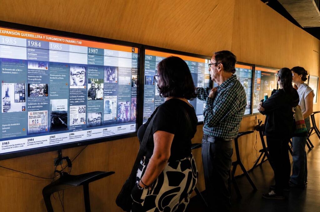 Línea del tiempo Imagen 69 becas para que docentes de Medellín (1)