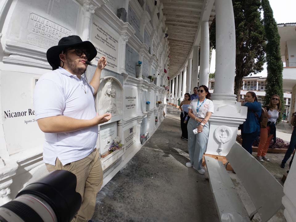 Donde Medellín conversa con los que ya se fueron