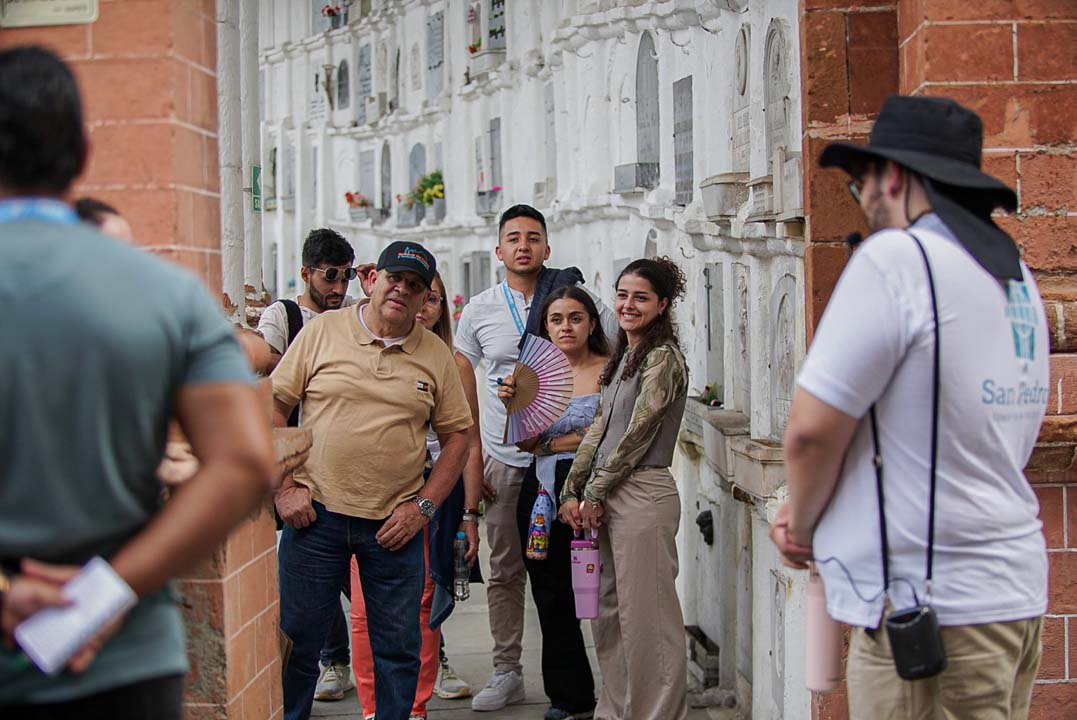 Donde Medellín conversa con los que ya se fueron