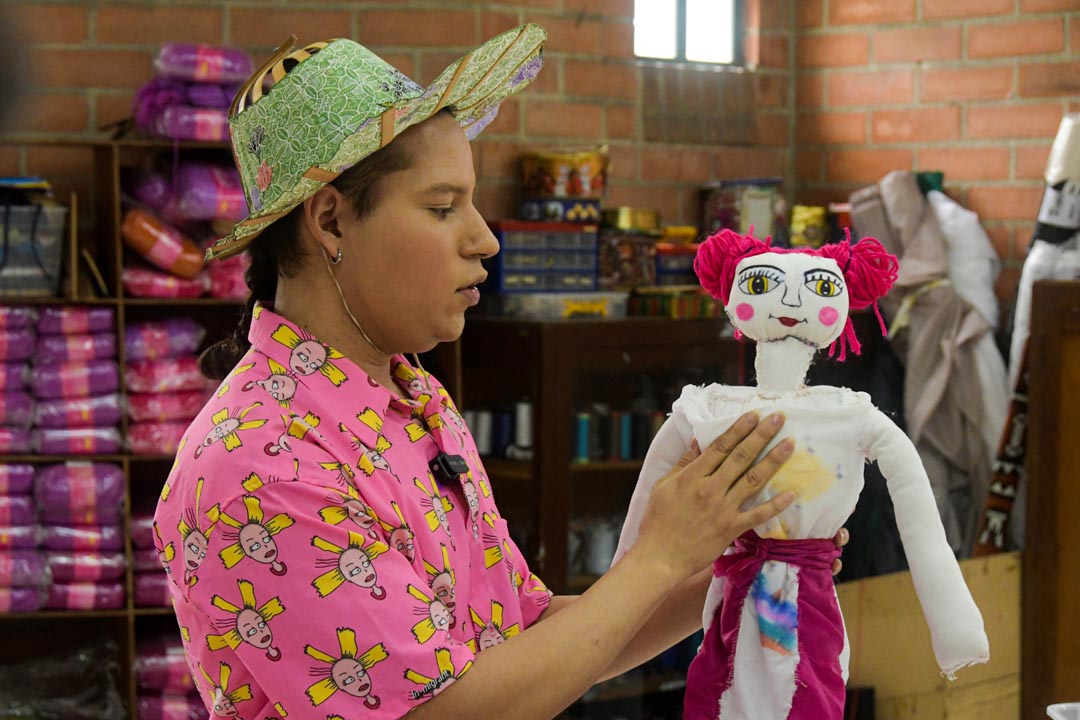 Artista y muñeca