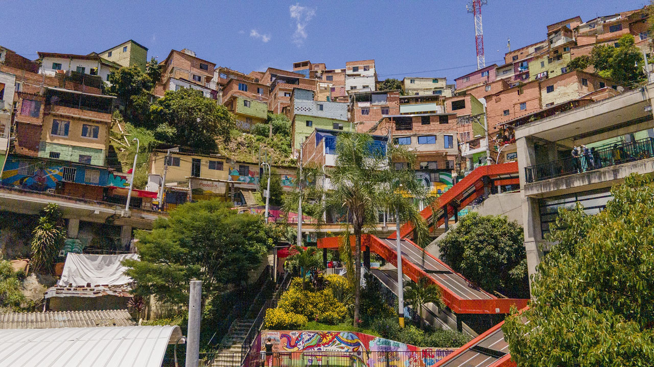 Imagen Recorrido de los grafitis en la comuna 13 (15)