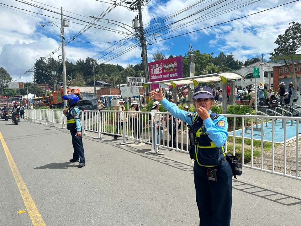 Agentes de tránsito Imagen Santa Elena tendrá medidas especiales de movilidad durante el Festival de Sancochos y Sabores Campesinos (1)