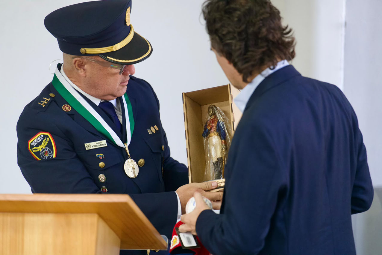 Alcalde Federico Gutiérrez condecoró al equipo de bomberos de Medellín Imagen alcalde Federico Gutiérrez condecoró al equipo de bomberos de Medellín (1)