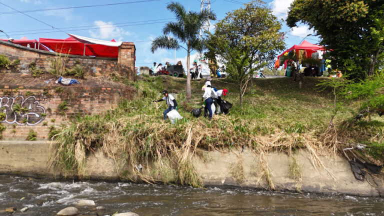 Imagen ciudadanos aportaron a recuperar el río Medellín (1)