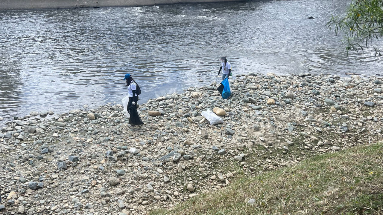 Ciudadanos aportaron a recuperar el río Medellín Imagen ciudadanos aportaron a recuperar el río Medellín (8)