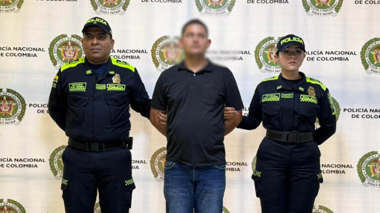 Imagen de capturado con la policía