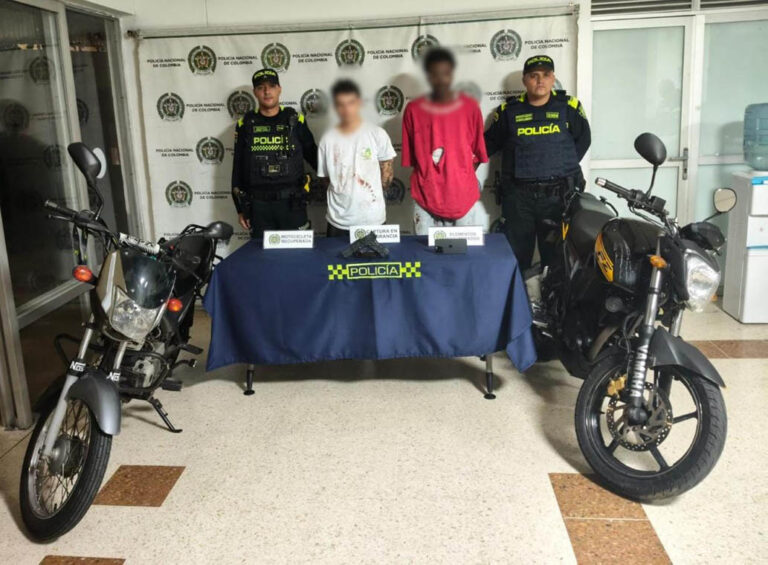 Imagen de capturados con motos recuperadas