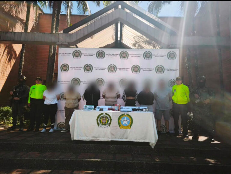 Imagen de grupo de capturados por la policía