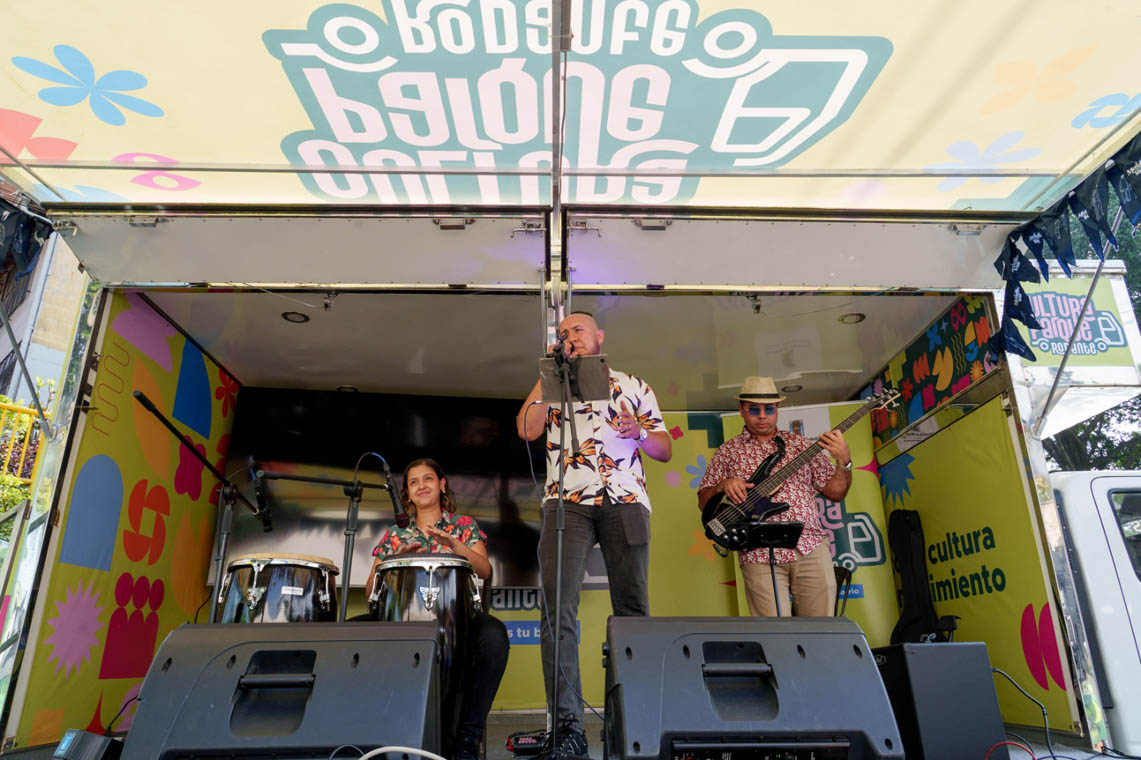 Imagen de músicos en camión de Cultura Parque Rodante