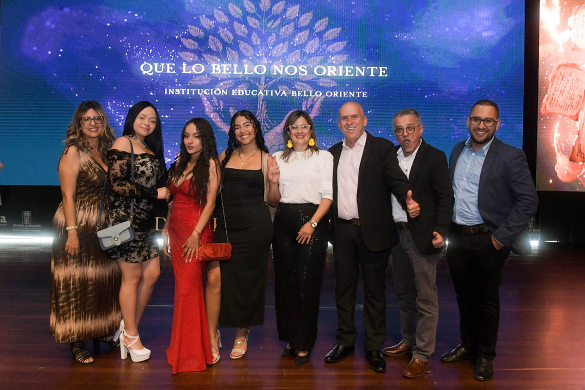 Imagen de participantes en el Reconocimiento Ser Mejor
