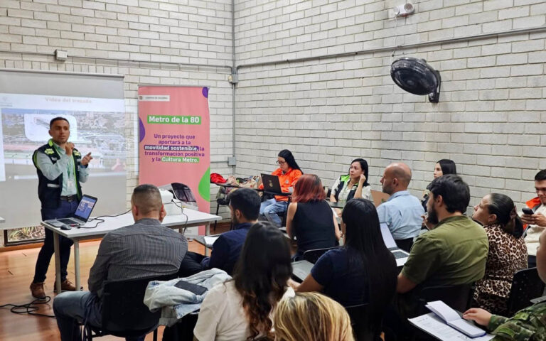 Imagen de reunión con la comunidad