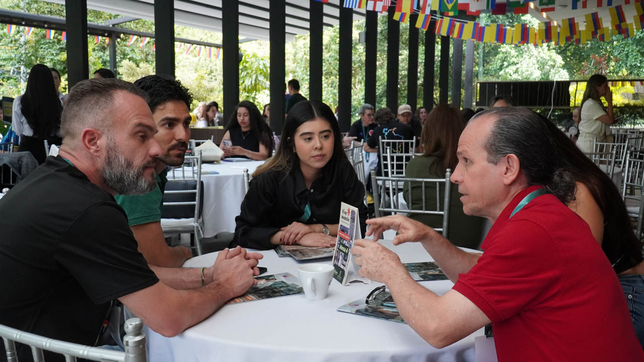 Imagen de una mesa de negocio