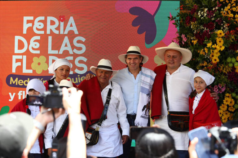 Imagen del alcalde Federico Gutiérrez con silleteros
