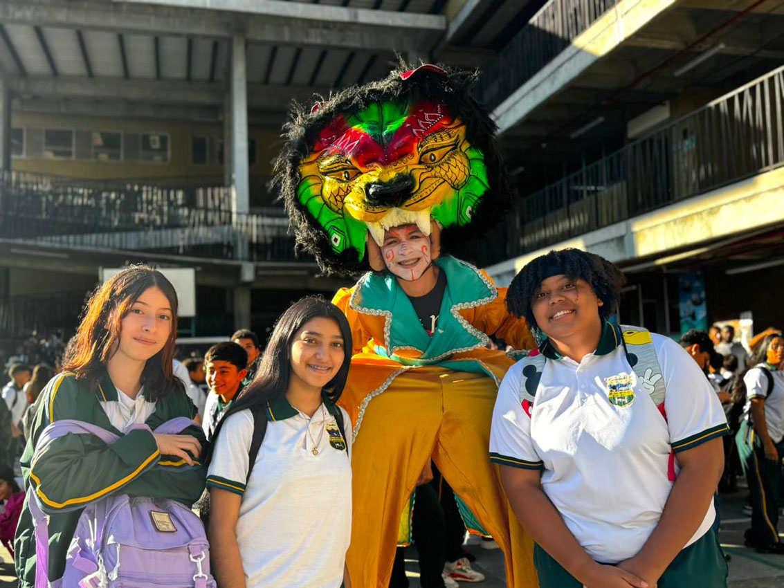 Estudiantes regresan a las aulas para iniciar el segundo semestre académico Imagen estudiantes regresan a las aulas para iniciar el segundo semestre académico (4)