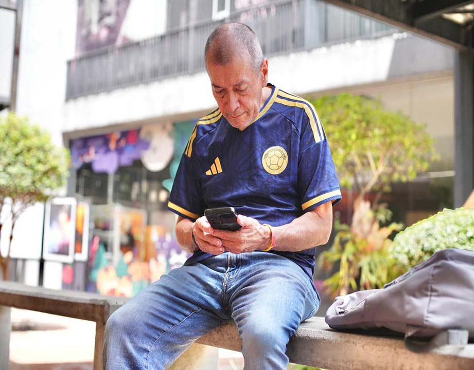 Imagen ingeniero de 74 años que domina la Inteligencia Artificial foto 2