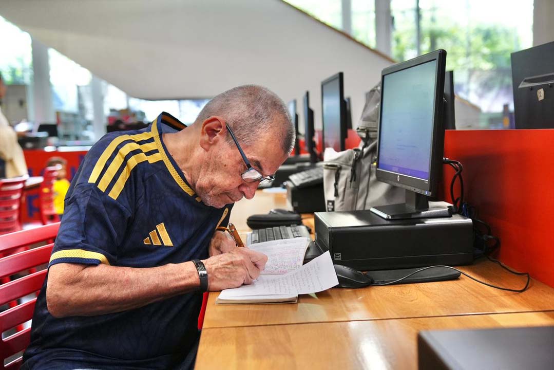 Imagen ingeniero de 74 años que domina la Inteligencia Artificial foto 2