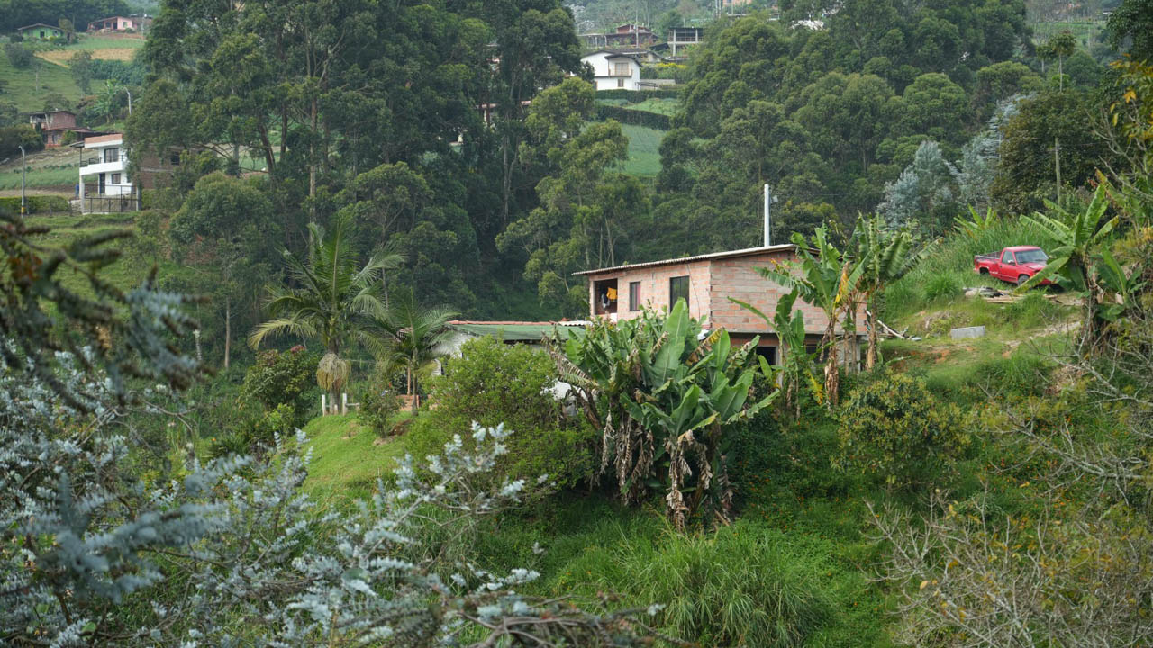 Imagen panorámica de una casa en zona verde