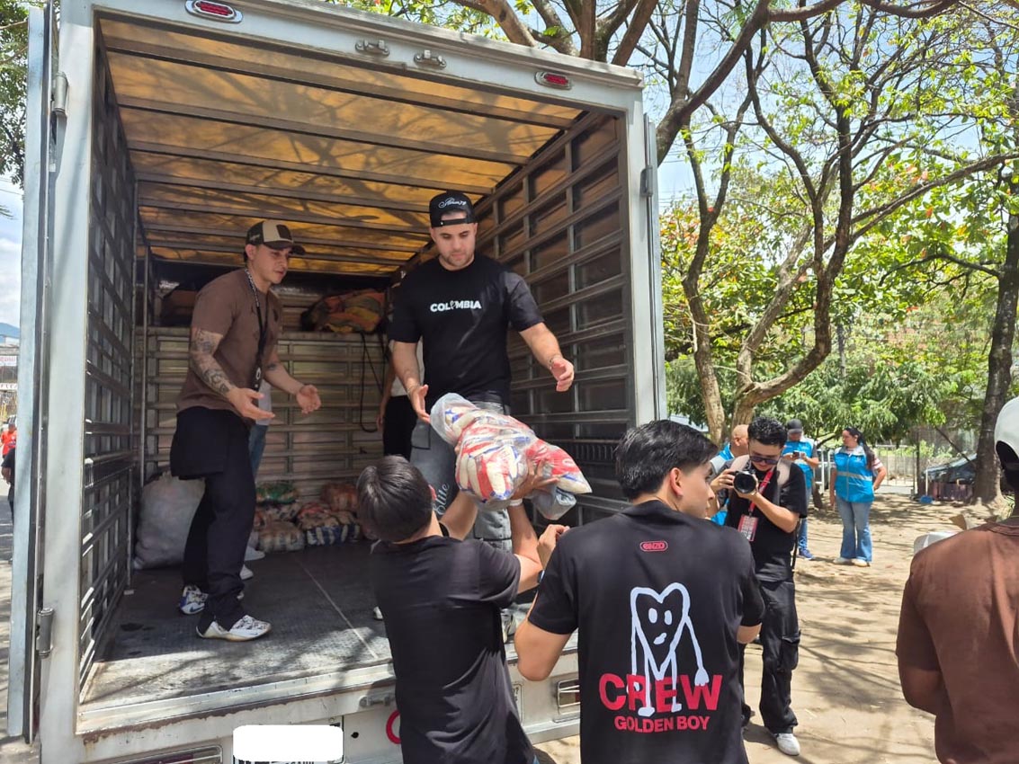 Uno de los camiones que se estaban alistando para salir con donaciones hacia las regiones más golpeadas por el terremoto. Uno de los camiones que se estaban alistando para salir con donaciones hacia las regiones más golpeadas por el terremoto.