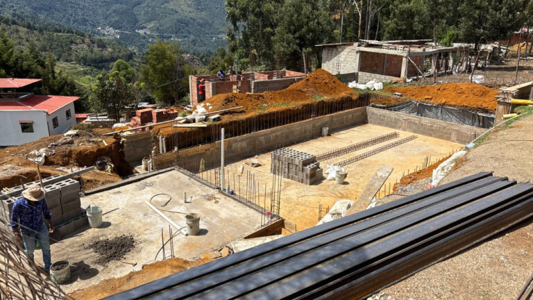 Imagen Alcaldía de Medellín suspendió cuatro construcciones sin licencia en Santa Elena (3)