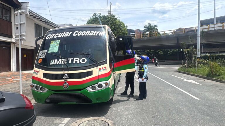 Imagen bus inmovilizado movilidad (1)